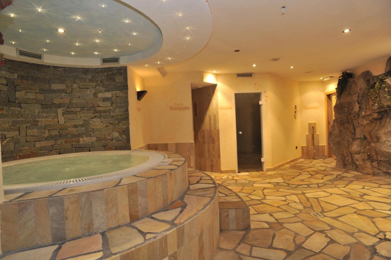 Pippo Hotel Terzolas Kültér fotó